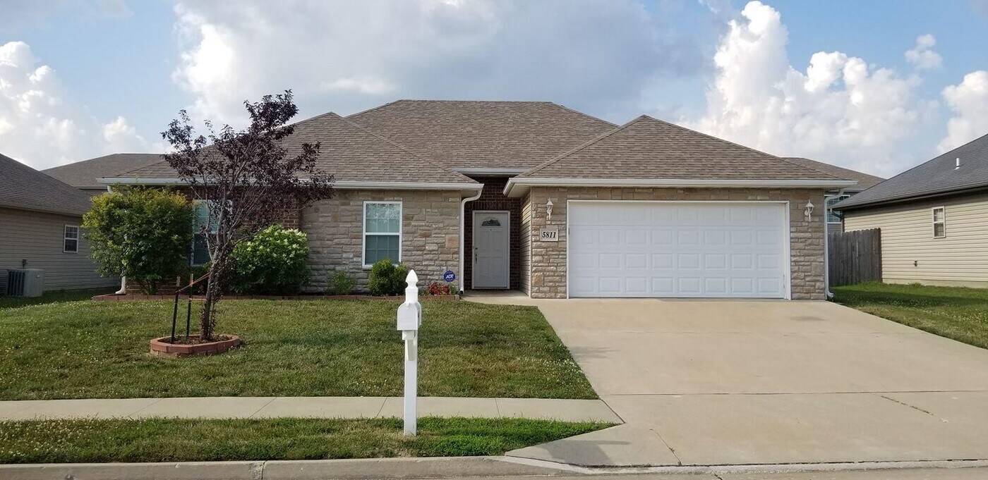 5811 Mahon Dr in Columbia, MO - Building Photo