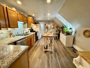 335 Baker St, Unit 2 in Boston, MA - Building Photo - Building Photo