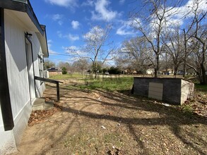 801 Walnut St in Trinidad, TX - Foto de edificio - Building Photo