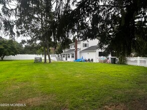 12 Winston Dr in Middletown, NJ - Building Photo - Building Photo