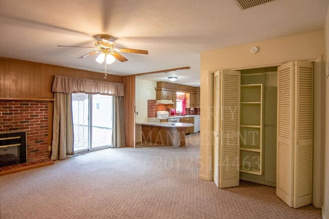 106 S Overlook Dr in Coffeyville, KS - Building Photo - Building Photo