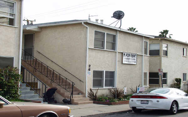 Belmont Shores in Long Beach, CA - Building Photo