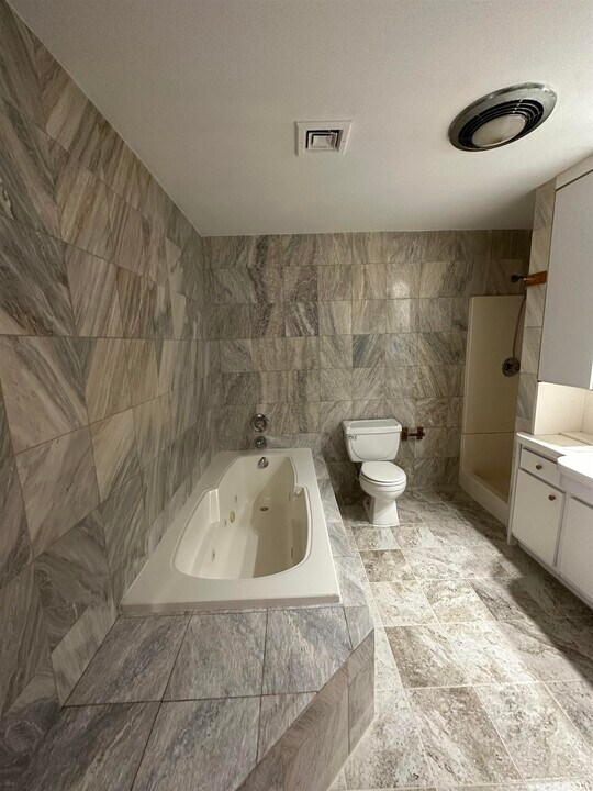 348 Grove St-Unit -2 in Jersey City, NJ - Building Photo