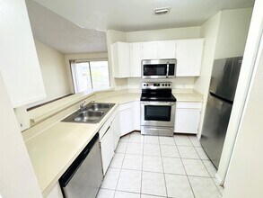 3405 NW 44th St in Lauderdale Lakes, FL - Building Photo - Building Photo