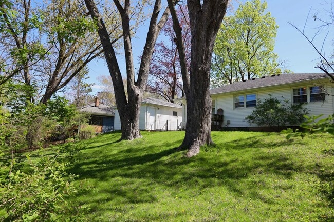 5401 Flamingo Rd in Monona, WI - Building Photo - Building Photo