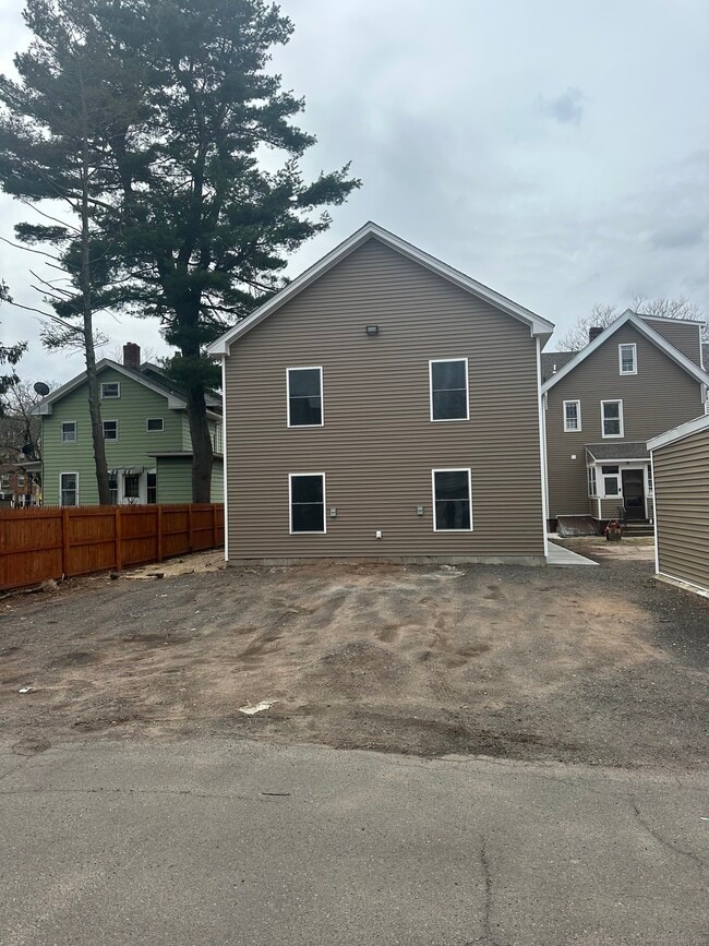 135 Clinton Ave in New Haven, CT - Building Photo - Building Photo