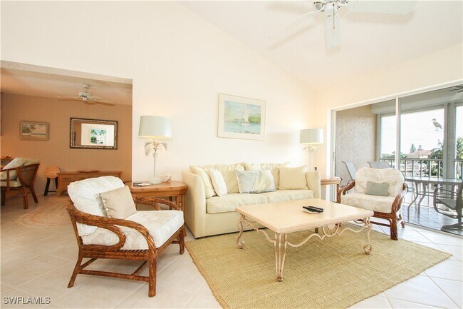 10686 Gulf Shore Dr in Naples, FL - Foto de edificio - Building Photo