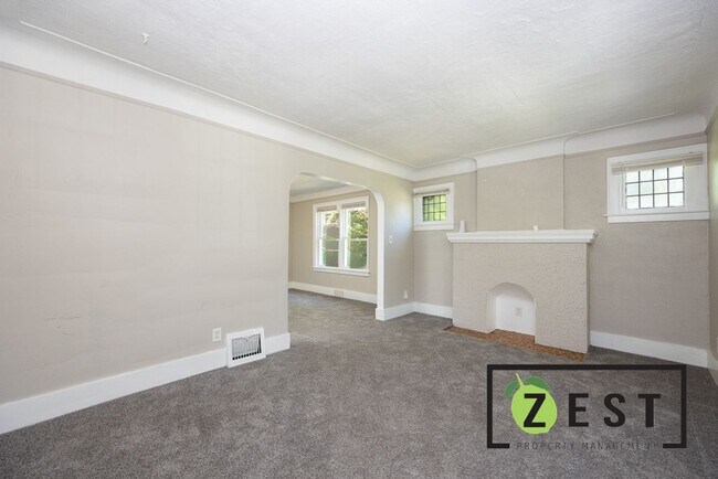 15767 Pinehurst St in Detroit, MI - Building Photo - Building Photo