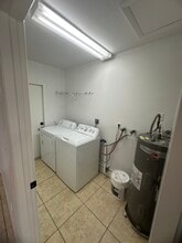 4131 SW 54th Ct, Unit 2 beds  2 baths in Fort Lauderdale, FL - Building Photo - Building Photo