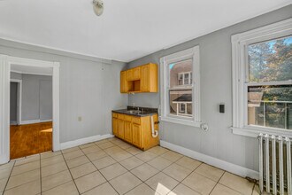 221 Willow St in Waterbury, CT - Building Photo - Building Photo