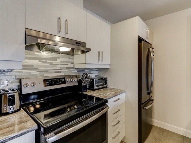 property at 1542 N Alamo St