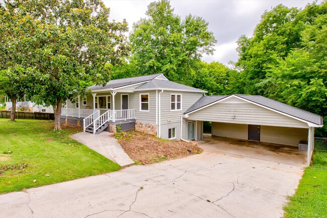 1301 Glenoaks Dr in Knoxville, TN - Foto de edificio - Building Photo