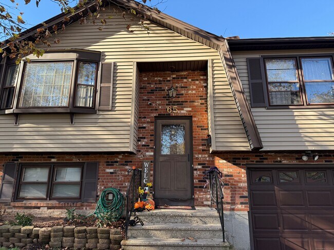 65 Hitchcock Dr in Meriden, CT - Building Photo - Building Photo