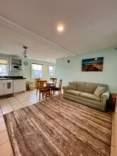 18 Ocean Blvd, Unit 9 in Hampton, NH - Building Photo - Building Photo