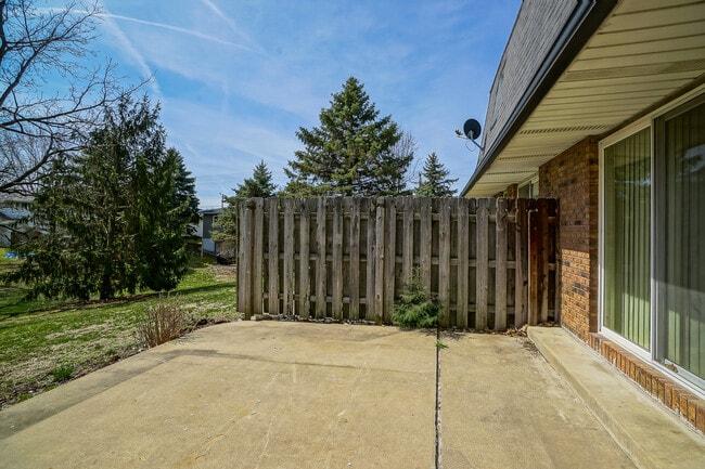 1728 Blue Spruce W Ct in Dunlap, IL - Building Photo - Building Photo