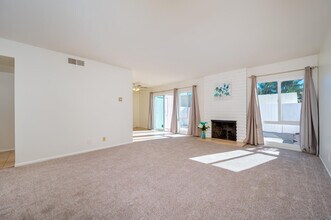 30747 Calle Chueca in San Juan Capistrano, CA - Foto de edificio - Building Photo