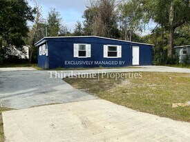 10452 Pinehurst Dr in Jacksonville, FL - Building Photo