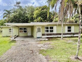 326 Chattanooga Dr in Ft. Myers, FL - Building Photo