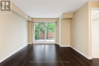 120 Dallimore Cir in Toronto, ON - Building Photo - Building Photo