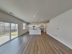 998 Heritage Blvd in Delaware, OH - Foto de edificio - Building Photo