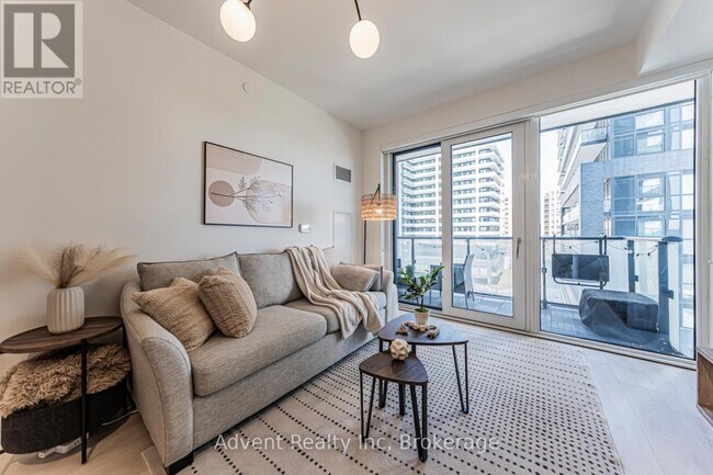 105 Oneida Crescent in Richmond Hill, ON - Building Photo - Building Photo