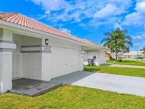 9654 Sun Pointe Dr in Boynton Beach, FL - Building Photo - Building Photo