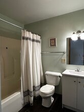 2060 Whittier St in Dubuque, IA - Building Photo - Building Photo