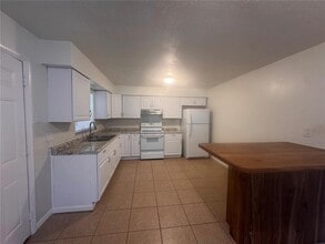 21362 Anderson Rd in Brooksville, FL - Building Photo - Building Photo