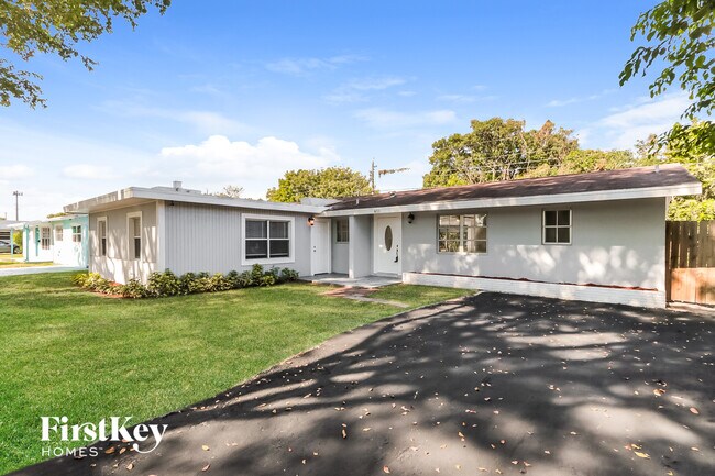 401 Superior Pl in West Palm Beach, FL - Building Photo - Building Photo