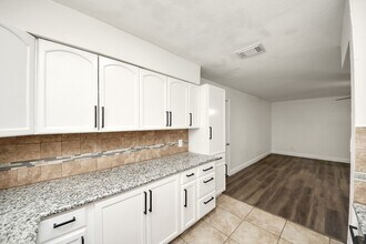 1139 Hartwick Rd in Houston, TX - Foto de edificio - Building Photo