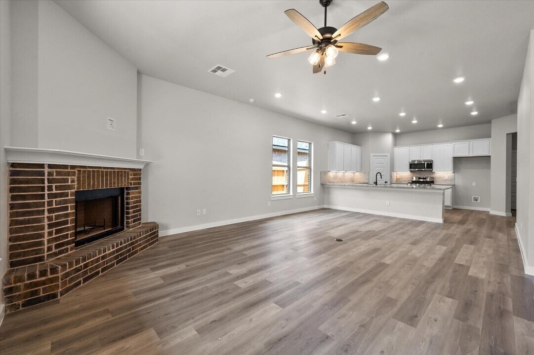 3202 Farmhouse Ave in Wolfforth, TX - Building Photo