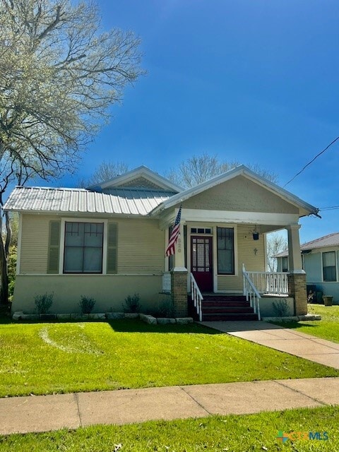 826 Mitchell St in Gonzales, TX - Foto de edificio