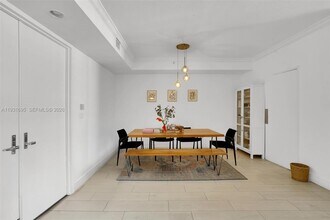 735 Crandon Blvd in Key Biscayne, FL - Building Photo - Building Photo