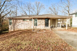 5024 Lynn Ln in North Little Rock, AR - Building Photo