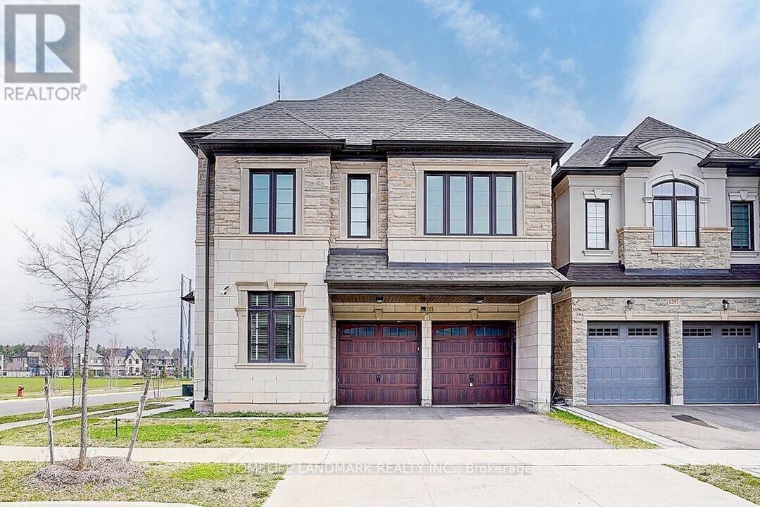 1301 Felicity Gdns in Oakville, ON - Building Photo