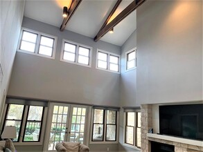 105 Birdie Dr in The Hills, TX - Building Photo - Building Photo
