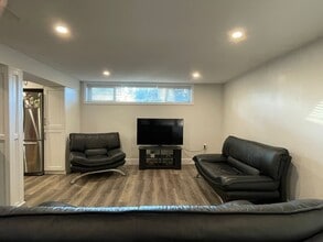 331 W 5th St in Hamilton, ON - Building Photo - Building Photo