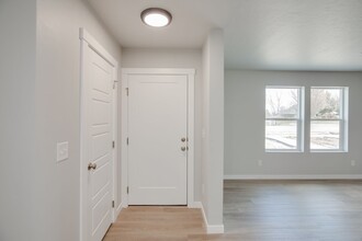 12535 W Victory Rd in Boise, ID - Building Photo - Building Photo