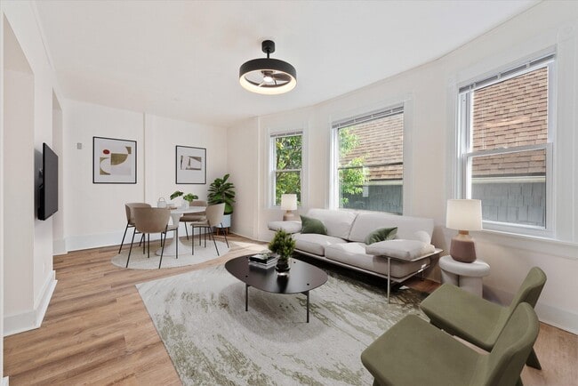 property at 2026 E Kenilworth Pl