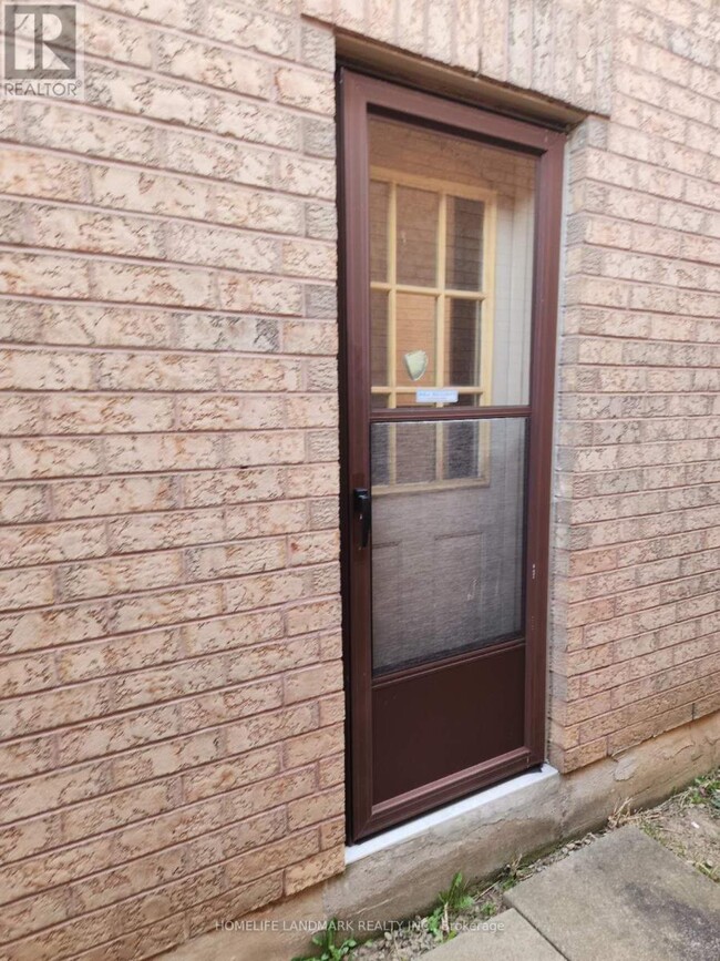 5935 Leeside Crescent in Mississauga, ON - Building Photo - Building Photo