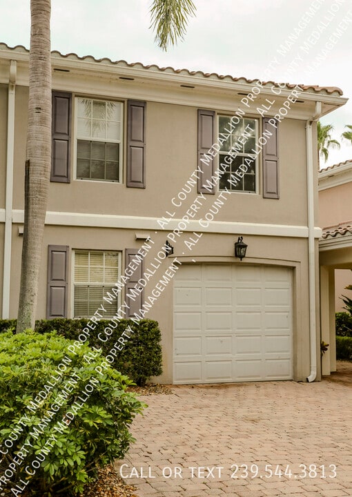 5823 Cove Cir in Naples, FL - Foto de edificio