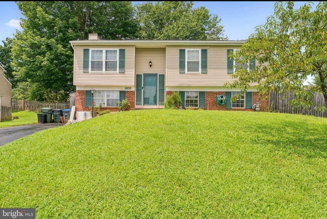 5832 Riverside Dr in Woodbridge, VA - Foto de edificio - Building Photo