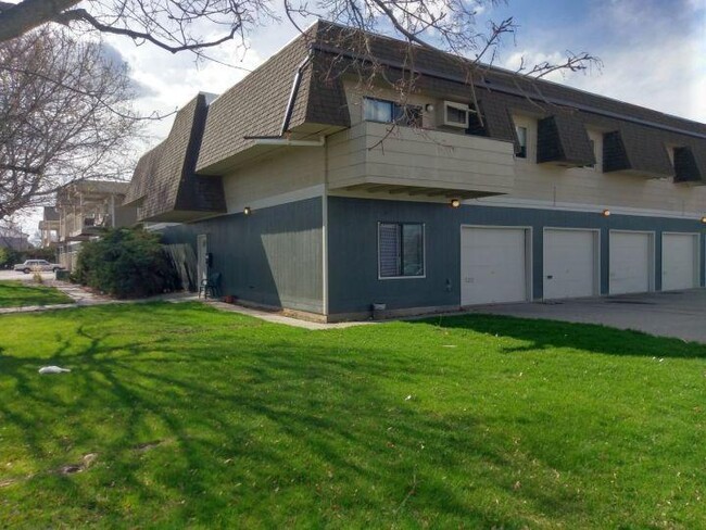 property at 910 10th St W