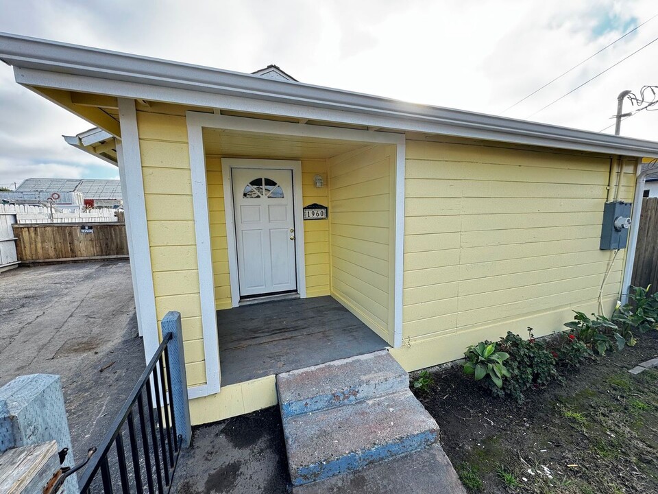 1960 Cienaga St in Oceano, CA - Foto de edificio