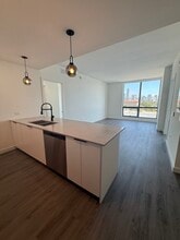 160 NW 28th St, Unit B1 in Miami, FL - Building Photo - Building Photo