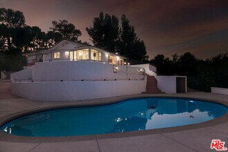 5026 Medina Rd in Los Angeles, CA - Building Photo - Building Photo