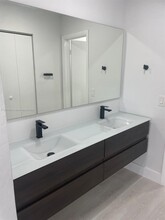 5281 SW 40th Ave in Fort Lauderdale, FL - Building Photo - Building Photo