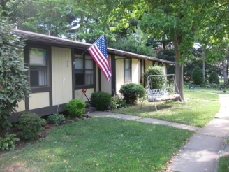 Candlelight Villas in Dover, OH - Building Photo