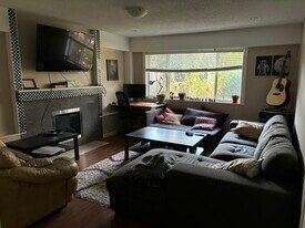 3279 3rd Av W in Vancouver, BC - Building Photo