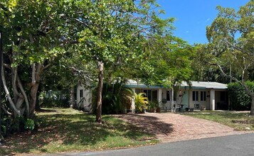 1044 NE 11th Ave in Fort Lauderdale, FL - Building Photo - Building Photo